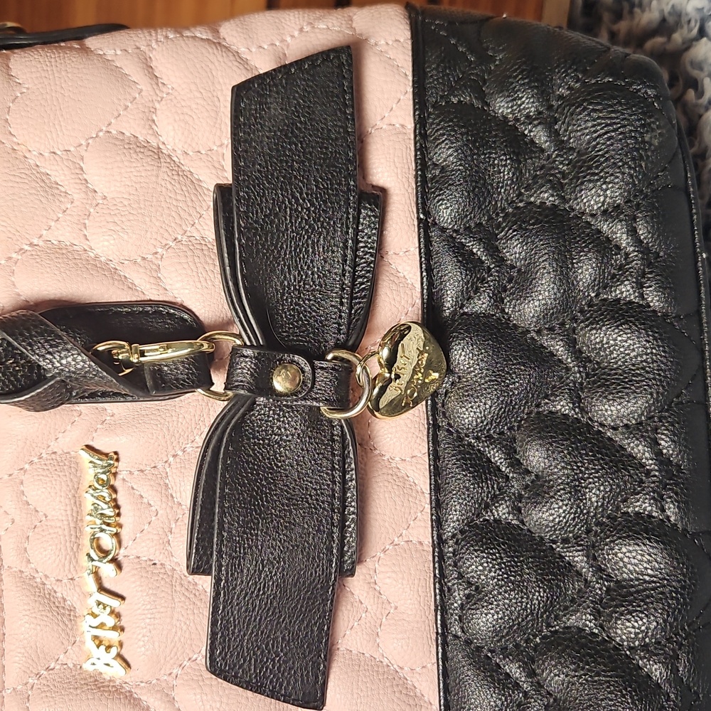 NEW WITH TAGS - FLAW** Betty Johnson Tote - Picture 4 of 16